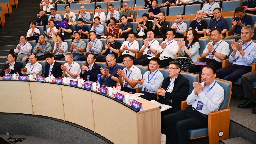 //news.tanhua1.net/__local/D/3A/D7/5B561894C109A1A1B3245879BF6_140E1B3B_246D7.jpg
